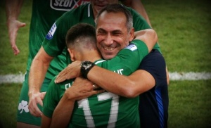 &Delta;ώ&nu;&eta;&sigmaf;: &laquo;&Tau;&iota;&sigmaf; &epsilon;&pi;ό&mu;&epsilon;&nu;&epsilon;&sigmaf; ώ&rho;&epsilon;&sigmaf; &omicron; &epsilon;&pi;&iota;&theta;&epsilon;&tau;&iota;&kappa;ό&sigmaf;&raquo;
