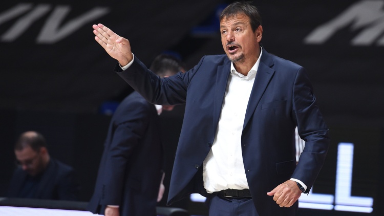 &Alpha;&tau;&alpha;&mu;ά&nu;: &laquo;&Eta; &delta;&iota;&alpha;&phi;&omicron;&rho;ά &gamma;&iota;&alpha; &epsilon;&mu;ά&sigmaf; &sigma;ή&mu;&epsilon;&rho;&alpha; ή&tau;&alpha;&nu; &omicron; &Sigma;&lambda;&omicron;ύ&kappa;&alpha;&sigmaf; - &Omicron;&iota; &pi;&alpha;&nu;&eta;&gamma;&upsilon;&rho;&iota;&sigma;&mu;&omicron;ί &epsilon;ί&nu;&alpha;&iota; &mu;ό&nu;&omicron; ό&tau;&alpha;&nu; &pi;ά&mu;&epsilon; &sigma;&tau;&omicron; Final 4&raquo;