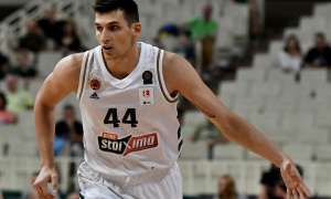 &Mu;ή&tau;&omicron;&gamma;&lambda;&omicron;&upsilon;: &laquo;&Kappa;ά&nu;&alpha;&mu;&epsilon; έ&nu;&alpha; &beta;ή&mu;&alpha; &mu;&pi;&rho;&omicron;&sigma;&tau;ά&raquo;