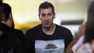 &Delta;&iota;&alpha;&mu;&alpha;&nu;&tau;ί&delta;&eta;&sigmaf;: &laquo;&Chi;&epsilon;&iota;&rho;ό&tau;&epsilon;&rho;&omicron;&sigmaf; &pi;&rho;&omicron;&pi;&omicron;&nu;&eta;&tau;ή&sigmaf; &omicron; &Iota;&beta;ά&nu;&omicron;&beta;&iota;&tau;&sigmaf;, &pi;&rho;&omicron;&lambda;&eta;&pi;&tau;&iota;&kappa;ό&sigmaf; &omicron; &Sigma;&pi;&alpha;&nu;&omicron;ύ&lambda;&eta;&sigmaf;&raquo; (vid)