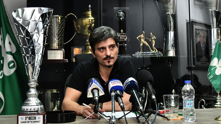 &Gamma;&iota;&alpha;&nu;&nu;&alpha;&kappa;ό&pi;&omicron;&upsilon;&lambda;&omicron;&sigmaf;: &laquo;&Gamma;&iota;&alpha; &kappa;ά&pi;&omicron;&iota;&omicron;&upsilon;&sigmaf; &eta; &Pi;&rho;&omega;&tau;&alpha;&pi;&rho;&iota;&lambda;&iota;ά &kappa;&rho;&alpha;&tau;ά&epsilon;&iota; &tau;&rho;&iota;ή&mu;&epsilon;&rho;&omicron;&raquo; (pic)
