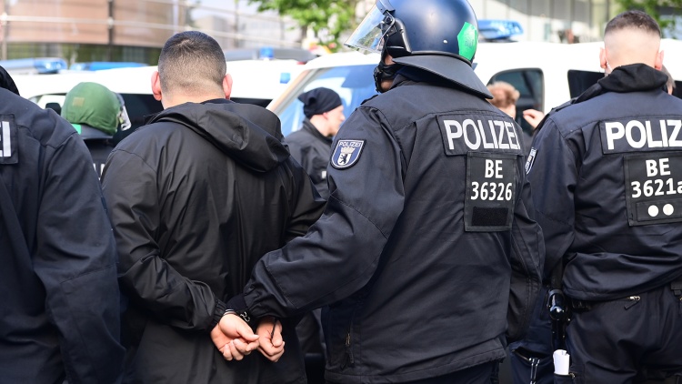 &Sigma;&upsilon;&mu;&pi;&lambda;&omicron;&kappa;έ&sigmaf; &alpha;&nu;ά&mu;&epsilon;&sigma;&alpha; &sigma;&epsilon; &omicron;&pi;&alpha;&delta;&omicron;ύ&sigmaf; &tau;&omicron;&upsilon; &Pi;&alpha;&nu;&alpha;&theta;&eta;&nu;&alpha;ϊ&kappa;&omicron;ύ &kappa;&alpha;&iota; &tau;&omicron;&upsilon; &Omicron;&lambda;&upsilon;&mu;&pi;&iota;&alpha;&kappa;&omicron;ύ &sigma;&tau;&omicron; &Beta;&epsilon;&rho;&omicron;&lambda;ί&nu;&omicron; &mu;&epsilon; &sigma;&upsilon;&lambda;&lambda;ή&psi;&epsilon;&iota;&sigmaf;