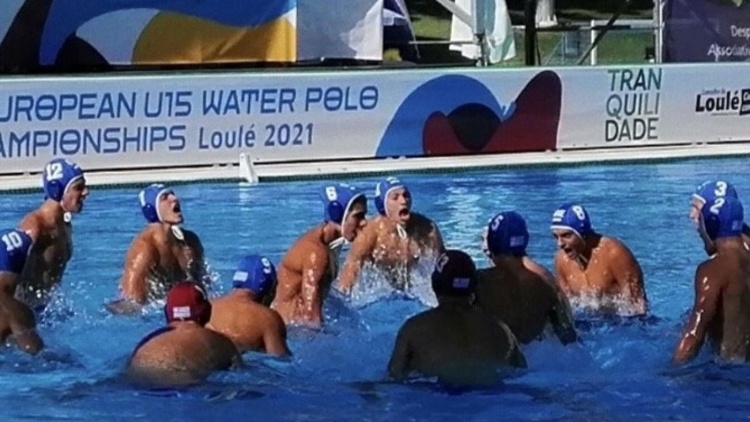 &Mu;&epsilon; &pi;&rho;ά&sigma;&iota;&nu;&omicron; &chi;&rho;ώ&mu;&alpha; &sigma;&tau;&alpha; &eta;&mu;&iota;&tau;&epsilon;&lambda;&iota;&kappa;ά &eta; &Epsilon;&theta;&nu;&iota;&kappa;ή &Pi;&alpha;ί&delta;&omega;&nu; &sigma;&tau;&omicron; &pi;ό&lambda;&omicron;