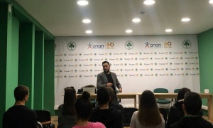 Έ&tau;&sigma;&iota; &laquo;&gamma;&epsilon;&nu;&nu;ή&theta;&eta;&kappa;&epsilon;&raquo; &eta; &pi;&rho;ώ&tau;&eta; 3D &mu;ά&sigma;&kappa;&alpha; &pi;&rho;&omicron;&sigma;&tau;&alpha;&sigma;ί&alpha;&sigmaf; &kappa;&omega;&phi;ώ&nu; &kappa;&alpha;&iota; &beta;&alpha;&rho;ή&kappa;&omicron;&omega;&nu;