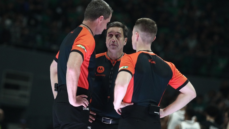 Euroleague: &Eta; &delta;&iota;&alpha;&iota;&tau;&eta;&tau;&iota;&kappa;ή &tau;&rho;&iota;ά&delta;&alpha; &sigma;&tau;&omicron; &Alpha;&nu;&alpha;&nu;&tau;&omicron;&lambda;&omicron;ύ &Epsilon;&phi;έ&sigmaf; &ndash; &Pi;&alpha;&nu;&alpha;&theta;&eta;&nu;&alpha;ϊ&kappa;ό&sigmaf;