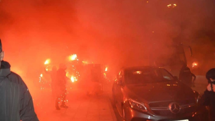 &Tau;&rho;&omicron;&mu;&epsilon;&rho;ή &upsilon;&pi;&omicron;&delta;&omicron;&chi;ή &gamma;&iota;&alpha; &tau;&omicron;&nu; &Pi;&alpha;&nu;&alpha;&theta;&eta;&nu;&alpha;ϊ&kappa;ό &Beta;' &sigma;&tau;&eta;&nu; &Eta;&gamma;&omicron;&upsilon;&mu;&epsilon;&nu;ί&tau;&sigma;&alpha;!