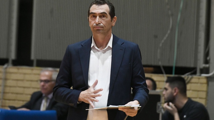 &Alpha;&nu;&delta;&rho;&epsilon;ό&pi;&omicron;&upsilon;&lambda;&omicron;&sigmaf;: &laquo;&Tau;&omicron; &sigma;&epsilon;&rho;&beta;ί&sigmaf; &kappa;&alpha;&iota; &tau;&omicron; &mu;&pi;&lambda;&omicron;&kappa; &mu;&alpha;&sigmaf; έ&delta;&omega;&sigma;&alpha;&nu; &tau;&eta; &nu;ί&kappa;&eta; - &Delta;&epsilon; &chi;&rho;&epsilon;&iota;ά&zeta;&omicron;&nu;&tau;&alpha;&iota; &pi;&omicron;&lambda;&lambda;ά &lambda;ό&gamma;&iota;&alpha;&raquo;