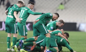 Goal.com:  &laquo;&Eta; &pi;&iota;&omicron; &pi;&epsilon;&tau;&upsilon;&chi;&eta;&mu;έ&nu;&eta; &omicron;&mu;ά&delta;&alpha; &tau;&eta;&sigmaf; &Epsilon;&lambda;&lambda;ά&delta;&alpha;&sigmaf; &sigma;&tau;&eta;&nu; &Epsilon;&upsilon;&rho;ώ&pi;&eta;&raquo; (pic)