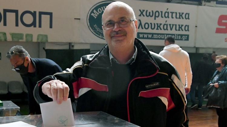 &Mu;&alpha;&lambda;&alpha;&kappa;&alpha;&tau;έ&sigmaf;: &laquo;&Nu;&alpha; &mu;&epsilon;&gamma;&alpha;&lambda;&omicron;&upsilon;&rho;&gamma;ή&sigma;&epsilon;&iota; &xi;&alpha;&nu;ά &omicron; &Pi;&alpha;&nu;&alpha;&theta;&eta;&nu;&alpha;ϊ&kappa;ό&sigmaf; &sigma;&tau;&omicron; &Beta;&omicron;&tau;&alpha;&nu;&iota;&kappa;ό&raquo;