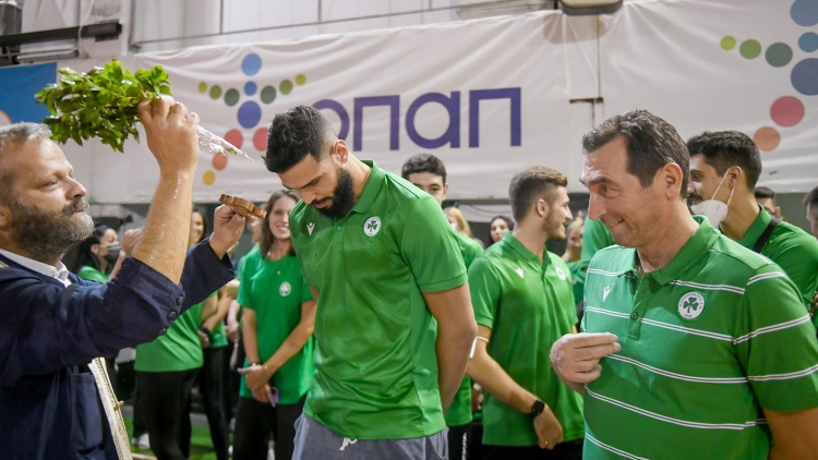 &Pi;&rho;&alpha;&gamma;&mu;&alpha;&tau;&omicron;&pi;&omicron;&iota;ή&theta;&eta;&kappa;&epsilon; &omicron; &alpha;&gamma;&iota;&alpha;&sigma;&mu;ό&sigmaf; &tau;&omicron;&upsilon; &Epsilon;&rho;&alpha;&sigma;&iota;&tau;έ&chi;&nu;&eta; &sigma;&tau;&omicron; &laquo;&Pi;&alpha;ύ&lambda;&omicron;&sigmaf; &Gamma;&iota;&alpha;&nu;&nu;&alpha;&kappa;ό&pi;&omicron;&upsilon;&lambda;&omicron;&sigmaf;&raquo; (pics)