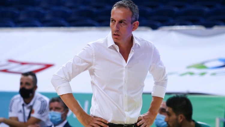 &Kappa;ά&tau;&alpha;&sigmaf;: &laquo;&Nu;&alpha; &epsilon;&mu;&phi;&alpha;&nu;&iota;&sigma;&tau;&omicron;ύ&mu;&epsilon; &kappa;&alpha;&lambda;ύ&tau;&epsilon;&rho;&omicron;&iota; &tau;&eta;&nu; &Pi;&alpha;&rho;&alpha;&sigma;&kappa;&epsilon;&upsilon;ή&raquo;
