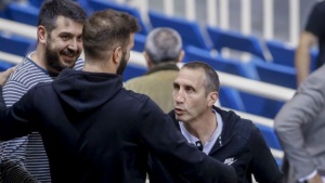 &Epsilon;ί&delta;&alpha;&nu; &Alpha;&Epsilon;&Kappa; &kappa;&alpha;&iota; &Mu;&pi;&lambda;&alpha;&tau; &omicron;&iota; &laquo;&pi;&rho;ά&sigma;&iota;&nu;&omicron;&iota;&raquo; (pics)