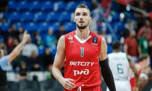 &Kappa;&omicron;&iota;&tau;ά&epsilon;&iota; &kappa;&alpha;&iota; &tau;&omicron;&nu; &Sigma;&alpha;&mu; &Nu;&tau;έ&kappa;&epsilon;&rho; &omicron; &Pi;&alpha;&nu;&alpha;&theta;&eta;&nu;&alpha;ϊ&kappa;ό&sigmaf; (vid)