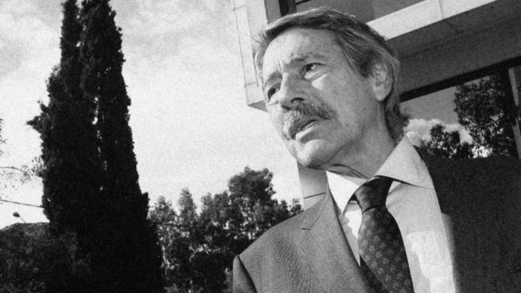 &Theta;&lambda;ί&psi;&eta; &sigma;&tau;&omicron;&nu; &Pi;&alpha;&nu;&alpha;&theta;&eta;&nu;&alpha;ϊ&kappa;ό: &laquo;Έ&phi;&upsilon;&gamma;&epsilon;&raquo; &omicron; &Gamma;&iota;ά&nu;&nu;&eta;&sigmaf; &Kappa;ά&rho;&mu;&eta;&sigmaf;