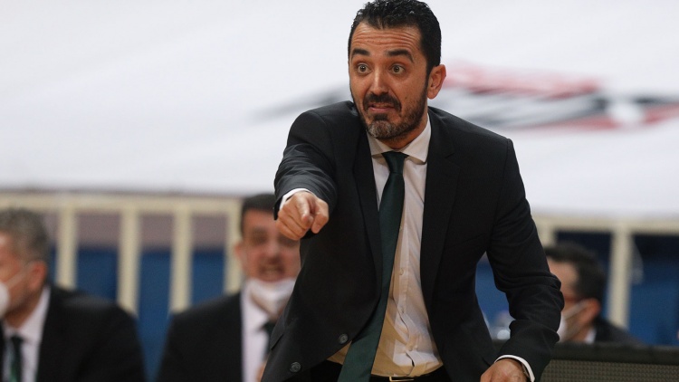 &Beta;ό&beta;&omicron;&rho;&alpha;&sigmaf;: &laquo;&Eta; ά&mu;&upsilon;&nu;&alpha; ή&tau;&alpha;&nu; &tau;&omicron; "&kappa;&lambda;&epsilon;&iota;&delta;ί" - &Delta;&iota;&alpha;&chi;&epsilon;&iota;&rho;&iota;&zeta;ό&mu;&alpha;&sigma;&tau;&epsilon; &tau;&omicron; "&pi;&rho;έ&pi;&epsilon;&iota;"&raquo;