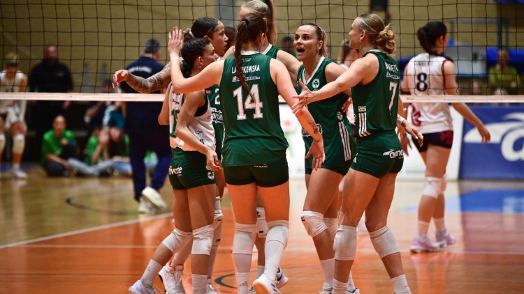 Challenge Cup &Gamma;&upsilon;&nu;&alpha;&iota;&kappa;ώ&nu;: O &Pi;&alpha;&nu;&alpha;&theta;&eta;&nu;&alpha;ϊ&kappa;ό&sigmaf; &kappa;ό&nu;&tau;&rho;&alpha; &sigma;&tau;&eta; CSM &Beta;&omicron;&upsilon;&kappa;&omicron;&upsilon;&rho;&epsilon;&sigma;&tau;ί&omicron;&upsilon;