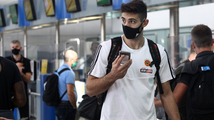 &Pi;&alpha;&pi;&alpha;&pi;έ&tau;&rho;&omicron;&upsilon; : &laquo;&Upsilon;&pi;ά&rho;&chi;&epsilon;&iota; &kappa;ά&tau;&iota; &mu;&epsilon;&gamma;&alpha;&lambda;ύ&tau;&epsilon;&rho;&omicron; &alpha;&pi;ό &tau;&omicron; &mu;&pi;ά&sigma;&kappa;&epsilon;&tau;&raquo;