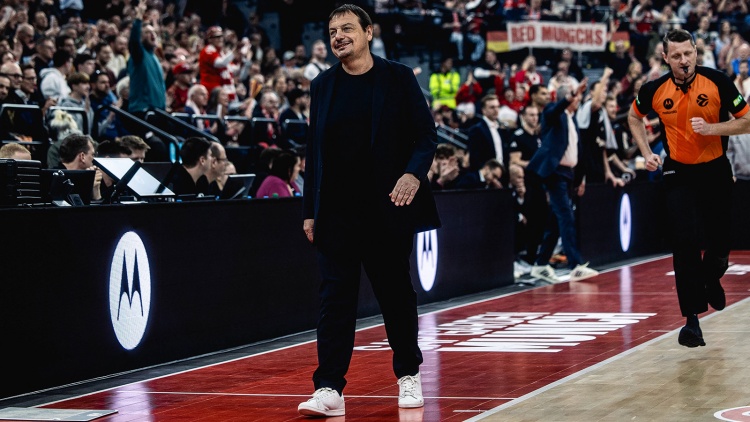 Ά&tau;&alpha;&mu;&alpha;&nu;: &laquo;&Pi;&alpha;ί&xi;&alpha;&mu;&epsilon; &kappa;&alpha;&lambda;ά &sigma;&tau;&iota;&sigmaf; 3 &pi;&rho;ώ&tau;&epsilon;&sigmaf; &pi;&epsilon;&rho;&iota;ό&delta;&omicron;&upsilon;&sigmaf;, &alpha;&lambda;&lambda;ά &sigma;&tau;&eta;&nu; 4&eta; &epsilon;&pi;&iota;&theta;&epsilon;&tau;&iota;&kappa;ά &alpha;&rho;&chi;ί&sigma;&alpha;&mu;&epsilon; &nu;&alpha; &tau;&alpha; &chi;ά&nu;&omicron;&upsilon;&mu;&epsilon; ό&lambda;&alpha;&raquo;