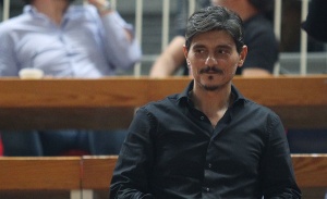 &Pi;&alpha;&rho;ώ&nu; &sigma;&tau;&eta;&nu; &pi;&rho;&omicron;&pi;ό&nu;&eta;&sigma;&eta; &omicron; &Delta;&eta;&mu;ή&tau;&rho;&eta;&sigmaf; &Gamma;&iota;&alpha;&nu;&nu;&alpha;&kappa;ό&pi;&omicron;&upsilon;&lambda;&omicron;&sigmaf;