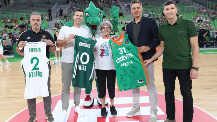 &Omicron; &Pi;&alpha;&nu;&alpha;&theta;&eta;&nu;&alpha;ϊ&kappa;ό&sigmaf; έ&delta;&omega;&sigma;&epsilon; &phi;&alpha;&nu;έ&lambda;&epsilon;&sigmaf; &gamma;&iota;&alpha; &delta;&eta;&mu;&omicron;&pi;&rho;&alpha;&sigma;ί&alpha; &sigma;&tau;&omicron; &phi;&iota;&lambda;&iota;&kappa;ό &mu;&epsilon; &tau;&eta;&nu; &Tau;&sigma;&epsilon;&nu;&tau;&epsilon;&beta;ί&tau;&alpha;