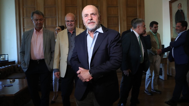 &Alpha;&lambda;&alpha;&phi;&omicron;ύ&zeta;&omicron;&sigmaf; &gamma;&iota;&alpha; &gamma;ή&pi;&epsilon;&delta;&omicron;: &laquo;&Delta;&iota;&omicron;&rho;&theta;ώ&nu;&epsilon;&tau;&alpha;&iota; &mu;ί&alpha; &mu;&epsilon;&gamma;ά&lambda;&eta; &alpha;&delta;&iota;&kappa;ί&alpha; &pi;&omicron;&upsilon; &upsilon;&pi;ή&rho;&chi;&epsilon; &chi;&rho;ό&nu;&iota;&alpha;&raquo;