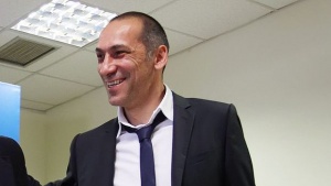 &Tau;&sigma;&epsilon;&kappa;ά&rho;&epsilon;&iota; &tau;&omicron;&upsilon;&sigmaf; &nu;&epsilon;&alpha;&rho;&omicron;ύ&sigmaf; &epsilon;&pi;&iota;&theta;&epsilon;&tau;&iota;&kappa;&omicron;ύ&sigmaf; &omicron; &Delta;ώ&nu;&eta;&sigmaf;