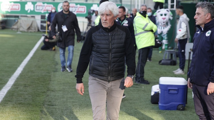 &Gamma;&iota;&omicron;&beta;ά&nu;&omicron;&beta;&iota;&tau;&sigmaf;: &laquo;&Tau;&omicron; &mu;&alpha;&tau;&sigmaf; &mu;&epsilon; &tau;&eta;&nu; &Alpha;&Epsilon;&Kappa; &theta;&alpha; &kappa;&rho;&iota;&theta;&epsilon;ί &sigma;&tau;&iota;&sigmaf; &lambda;&epsilon;&pi;&tau;&omicron;&mu;έ&rho;&epsilon;&iota;&epsilon;&sigmaf;&raquo;