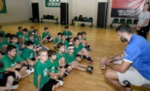 &Sigma;&tau;&omicron; camp &tau;&omicron;&upsilon; &Pi;&alpha;&nu;&alpha;&theta;&eta;&nu;&alpha;ϊ&kappa;&omicron;ύ &omicron; &Gamma;&iota;ά&nu;&nu;&eta;&sigmaf; &Mu;&pi;&omicron;&upsilon;&rho;&omicron;ύ&sigma;&eta;&sigmaf;