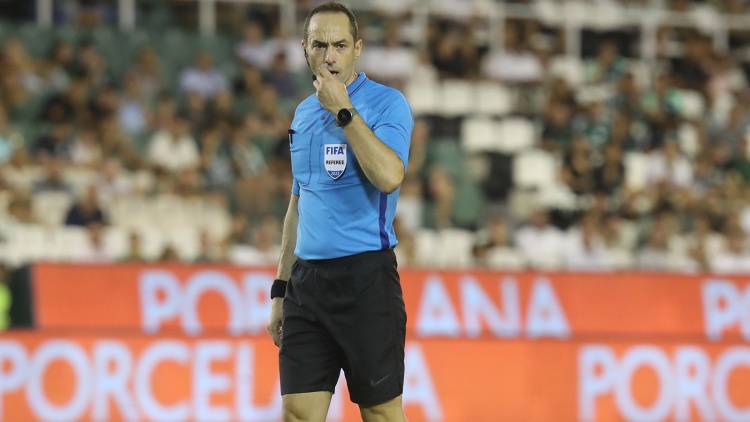 &Alpha;&upsilon;&tau;ό&sigmaf; &sigma;&phi;&upsilon;&rho;ί&zeta;&epsilon;&iota; &sigma;&tau;&omicron; &Alpha;&tau;&rho;ό&mu;&eta;&tau;&omicron;&sigmaf; - &Pi;&alpha;&nu;&alpha;&theta;&eta;&nu;&alpha;ϊ&kappa;ό&sigmaf;