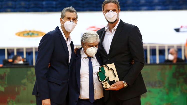 &Sigma;&upsilon;&lambda;&lambda;&upsilon;&pi;&eta;&tau;ή&rho;&iota;&alpha; &tau;&eta;&sigmaf; &Kappa;&Alpha;&Epsilon; &Pi;&alpha;&nu;&alpha;&theta;&eta;&nu;&alpha;ϊ&kappa;ό&sigmaf; &sigma;&tau;&omicron;&nu; &Mu;ά&nu;&omicron; &Pi;&alpha;&pi;&alpha;&delta;ό&pi;&omicron;&upsilon;&lambda;&omicron; (pic)