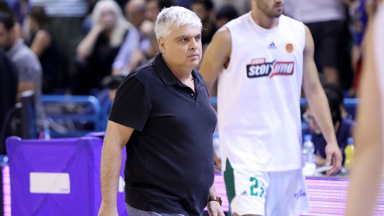 &Mu;ά&nu;&omicron;&sigmaf; &Pi;&alpha;&pi;&alpha;&delta;ό&pi;&omicron;&upsilon;&lambda;&omicron;&sigmaf;: &laquo;Έ&phi;&upsilon;&gamma;&alpha; &gamma;&iota;&alpha;&tau;ί ή&theta;&epsilon;&lambda;&alpha; &nu;&alpha; &kappa;ά&nu;&omega; &kappa;ά&tau;&iota; &mu;&epsilon;&gamma;ά&lambda;&omicron; &mu;&epsilon; &mu;ί&alpha; ά&lambda;&lambda;&eta; &omicron;&mu;ά&delta;&alpha;&raquo;