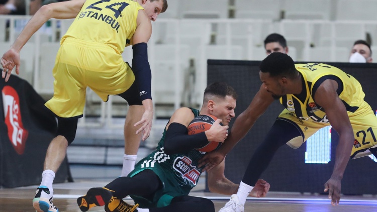 &Sigma;&tau;&omicron; &gamma;ή&pi;&epsilon;&delta;&omicron; &tau;&eta;&sigmaf; &Epsilon;&phi;έ&sigmaf; &kappa;ό&nu;&tau;&rho;&alpha; &sigma;&tau;&eta;&nu; &Phi;&epsilon;&nu;έ&rho; &omicron; &Pi;&alpha;&nu;&alpha;&theta;&eta;&nu;&alpha;ϊ&kappa;ό&sigmaf;!