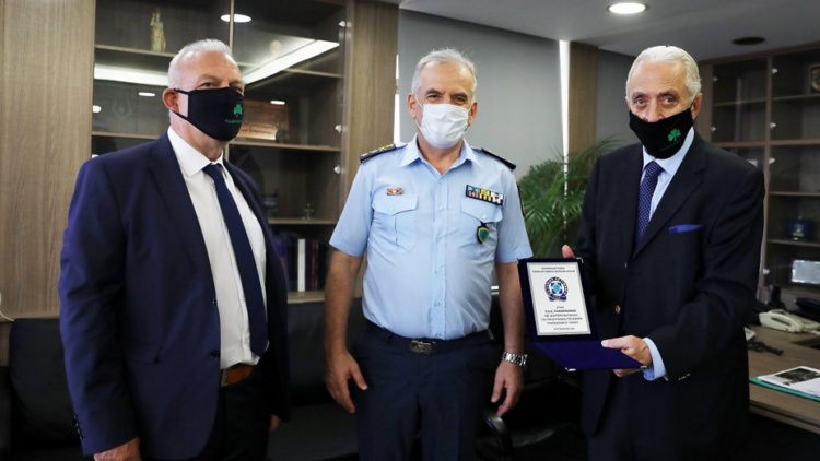&Pi;&alpha;&rho;έ&delta;&omega;&sigma;&epsilon; &upsilon;&gamma;&epsilon;&iota;&omicron;&nu;&omicron;&mu;&iota;&kappa;ό &upsilon;&lambda;&iota;&kappa;ό &sigma;&tau;&eta; &Gamma;&Alpha;&Delta;&Alpha; &eta; &Pi;&Alpha;&Epsilon; &Pi;&alpha;&nu;&alpha;&theta;&eta;&nu;&alpha;ϊ&kappa;ό&sigmaf; (pics)