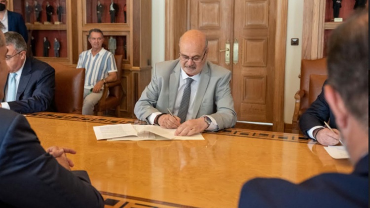 &Mu;&alpha;&lambda;&alpha;&kappa;&alpha;&tau;έ&sigmaf;: &laquo;&Pi;&rho;&omicron;&chi;&omega;&rho;ά&mu;&epsilon; &epsilon;&nu;&omega;&mu;έ&nu;&omicron;&iota; - &Nu;έ&alpha; &epsilon;&pi;&omicron;&chi;ή &gamma;&iota;&alpha; &tau;&omicron;&nu; &mu;&epsilon;&gamma;&alpha;&lambda;ύ&tau;&epsilon;&rho;&omicron; &Sigma;ύ&lambda;&lambda;&omicron;&gamma;&omicron; &tau;&eta;&sigmaf; &chi;ώ&rho;&alpha;&sigmaf;&raquo;