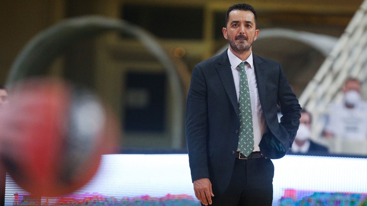 &Beta;ό&beta;&omicron;&rho;&alpha;&sigmaf;: &laquo;&Nu;&alpha; &epsilon;&lambda;έ&gamma;&xi;&omicron;&upsilon;&mu;&epsilon; &rho;&upsilon;&theta;&mu;ό &kappa;&alpha;&iota; &lambda;ά&theta;&eta;&raquo;