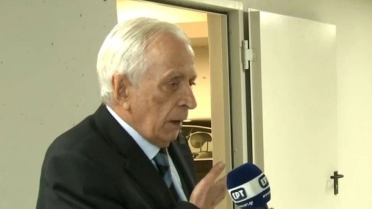 &Mu;&alpha;&upsilon;&rho;&omicron;&upsilon;&kappa;&omicron;&upsilon;&kappa;&omicron;&upsilon;&lambda;ά&kappa;&eta;&sigmaf;: &laquo;&Alpha;&upsilon;&tau;ό&sigmaf; &omicron; &delta;&iota;&alpha;&iota;&tau;&eta;&tau;ή&sigmaf; έ&kappa;&alpha;&nu;&epsilon; ό&tau;&iota; &mu;&pi;&omicron;&rho;&omicron;ύ&sigma;&epsilon; &gamma;&iota;&alpha; &nu;&alpha; &mu;&eta;&nu; &chi;ά&sigma;&epsilon;&iota; &eta; &Alpha;&Epsilon;&Kappa;&raquo;