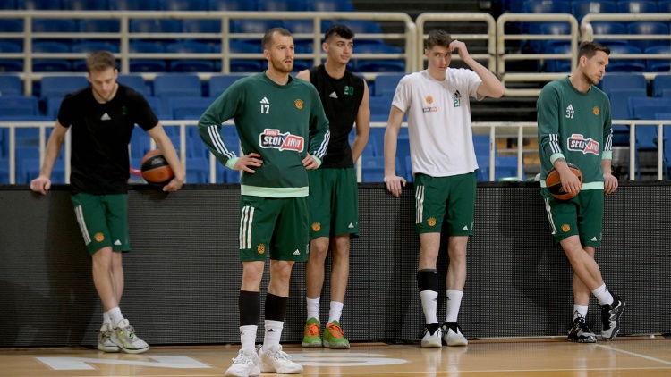 &Mu;&epsilon; &Tau;ό&mu;&alpha;&sigmaf; &omicron; &Pi;&alpha;&nu;&alpha;&theta;&eta;&nu;&alpha;ϊ&kappa;ό&sigmaf; &kappa;ό&nu;&tau;&rho;&alpha; &sigma;&tau;&eta;&nu; Ά&lambda;&mu;&pi;&alpha; &Beta;&epsilon;&rho;&omicron;&lambda;ί&nu;&omicron;&upsilon;