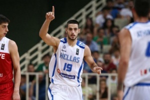 &laquo;&Pi;&rho;ά&sigma;&iota;&nu;&omicron;&sigmaf;&raquo; &omicron; &Pi;&alpha;&pi;&alpha;&pi;έ&tau;&rho;&omicron;&upsilon; (vid)