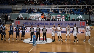 &Alpha;&nu;&tau;ί&theta;&epsilon;&tau;&omicron;&iota; &mu;&epsilon; &tau;&eta; &delta;&iota;&alpha;&kappa;&omicron;&pi;ή &omicron;&iota; &pi;&alpha;ί&kappa;&tau;&epsilon;&sigmaf;: &laquo;&Nu;&alpha; &pi;&alpha;ί&xi;&omicron;&upsilon;&mu;&epsilon; &alpha;&kappa;ό&mu;&alpha; &kappa;&alpha;&iota; &tau;&omicron;&nu; &Iota;&omicron;ύ&lambda;&iota;&omicron;&raquo;