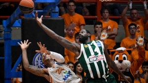 &Tau;&alpha; highlights &alpha;&pi;ό &tau;&eta; &nu;ί&kappa;&eta; &tau;&omicron;&upsilon; &Pi;&alpha;&nu;&alpha;&theta;&eta;&nu;&alpha;ϊ&kappa;&omicron;ύ &sigma;&tau;&eta;&nu; &Pi;ά&tau;&rho;&alpha; (vid)
