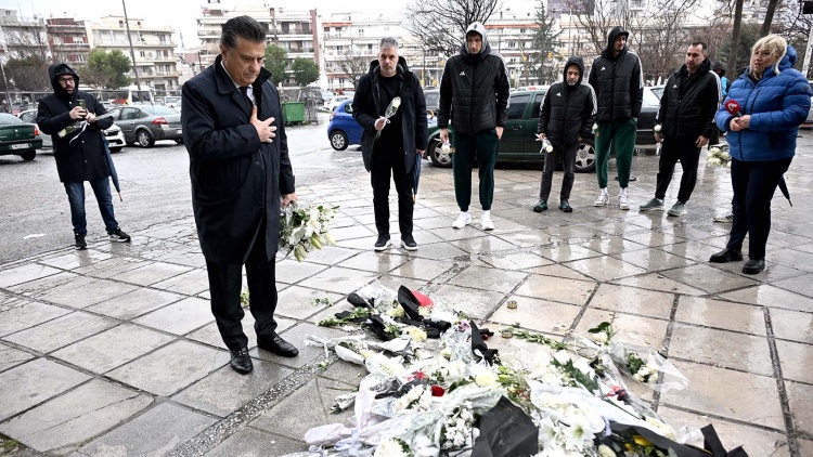 &Sigma;&tau;&eta;&nu; &Tau;&omicron;ύ&mu;&pi;&alpha; &alpha;&nu;&tau;&iota;&pi;&rho;&omicron;&sigma;&omega;&pi;&epsilon;ί&alpha; &tau;&eta;&sigmaf; &Kappa;&Alpha;&Epsilon; &Pi;&alpha;&nu;&alpha;&theta;&eta;&nu;&alpha;ϊ&kappa;ό&sigmaf; - &Phi;ό&rho;&omicron;&sigmaf; &tau;&iota;&mu;ή&sigmaf; &sigma;&tau;&eta; &mu;&nu;ή&mu;&eta; &tau;&omega;&nu; &omicron;&pi;&alpha;&delta;ώ&nu; &tau;&omicron;&upsilon; &Pi;&Alpha;&Omicron;&Kappa; (vid)