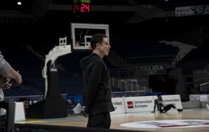 &Pi;&iota;&tau;ί&nu;&omicron;: &Pi;&alpha;ί&zeta;&omicron;&upsilon;&nu; &rho;ό&lambda;&omicron; &tau;&alpha; &mu;&pi;ά&tau;&zeta;&epsilon;&tau; &alpha;&lambda;&lambda;ά&hellip;&raquo;