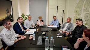 Έ&gamma;&iota;&nu;&epsilon; &eta; &pi;&rho;ώ&tau;&eta; &sigma;&upsilon;&nu;&epsilon;&delta;&rho;ί&alpha;&sigma;&eta; &tau;&omega;&nu; &omicron;&mu;ά&delta;&omega;&nu; &epsilon;&rho;&gamma;&alpha;&sigma;ί&alpha;&sigmaf; &gamma;&iota;&alpha; &tau;&omicron; &Beta;&omicron;&tau;&alpha;&nu;&iota;&kappa;ό