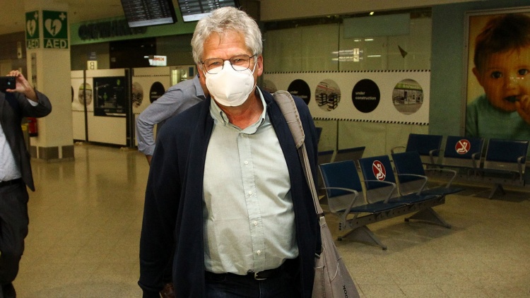 &Mu;&pi;ό&lambda;&omicron;&nu;&iota; &sigma;&tau;&omicron;&upsilon;&sigmaf; &pi;&alpha;ί&kappa;&tau;&epsilon;&sigmaf;: &laquo;&Theta;έ&lambda;&omega; &nu;&alpha; &beta;&lambda;έ&pi;&omega; &pi;&rho;&omicron;&sigma;&pi;ά&theta;&epsilon;&iota;&alpha;, &theta;&alpha; &beta;&rho;&omicron;ύ&mu;&epsilon; &tau;&eta; &lambda;ύ&sigma;&eta;&raquo;