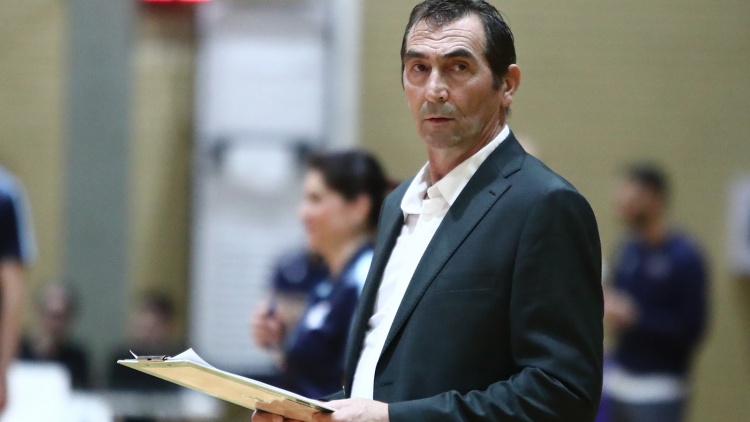 &Delta;. &Alpha;&nu;&delta;&rho;&epsilon;ό&pi;&omicron;&upsilon;&lambda;&omicron;&sigmaf;: &laquo;&Chi;ά&sigma;&alpha;&mu;&epsilon; &tau;&alpha; &delta;ύ&omicron; &pi;&rho;ώ&tau;&alpha; &sigma;&epsilon;&tau; &epsilon;&nu;ώ &nu;&iota;ώ&theta;&alpha;&mu;&epsilon; &pi;&omega;&sigmaf; ή&tau;&alpha;&nu; &delta;&iota;&kappa;ά &mu;&alpha;&sigmaf;&raquo;