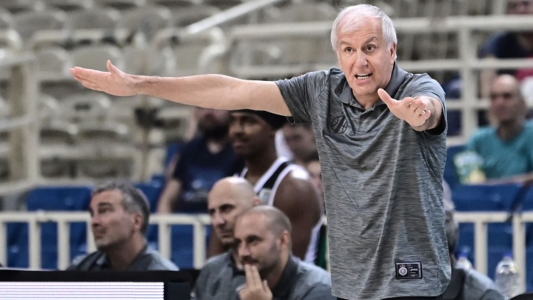 &Omicron;&mu;&pi;&rho;ά&nu;&tau;&omicron;&beta;&iota;&tau;&sigmaf;: &laquo;&Pi;ά&nu;&tau;&alpha; &iota;&delta;&iota;&alpha;ί&tau;&epsilon;&rho;&alpha; &tau;&alpha; &mu;&alpha;&tau;&sigmaf; &mu;&epsilon; &tau;&omicron;&nu; &Pi;&alpha;&nu;&alpha;&theta;&eta;&nu;&alpha;ϊ&kappa;ό &gamma;&iota;&alpha; &epsilon;&mu;έ&nu;&alpha;&raquo;