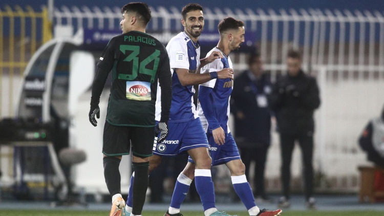 &Eta; &laquo;&pi;&rho;ά&sigma;&iota;&nu;&eta;&raquo; &alpha;&epsilon;&rho;ά&mu;&upsilon;&nu;&alpha; &sigma;&tau;&omicron; &Pi;&epsilon;&rho;&iota;&sigma;&tau;έ&rho;&iota;... &pi;έ&tau;&alpha;&xi;&epsilon; &tau;&omicron;&nu; &Pi;&alpha;&nu;&alpha;&theta;&eta;&nu;&alpha;ϊ&kappa;ό &alpha;&pi;ό &tau;&eta;&nu; &kappa;&omicron;&rho;&upsilon;&phi;ή