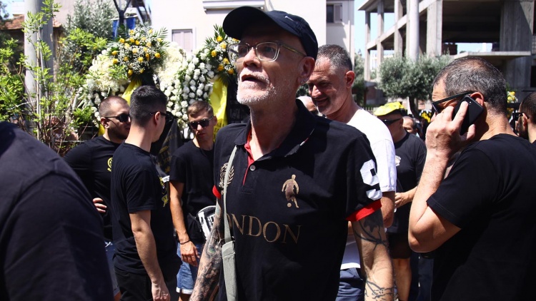 &Sigma;&tau;&eta;&nu; &kappa;&eta;&delta;&epsilon;ί&alpha; &tau;&omicron;&upsilon; &Delta;&eta;&mu;ή&tau;&rho;&eta; &Chi;&alpha;&tau;&zeta;&eta;&chi;&rho;ή&sigma;&tau;&omicron;&upsilon; &omicron; &Nu;&tau;ό&kappa;&epsilon;&nu; - &Sigma;&tau;&epsilon;&phi;ά&nu;&iota;&alpha; &kappa;&alpha;&iota; &alpha;&pi;ό &tau;&eta; &Theta;ύ&rho;&alpha; 13 (pic)