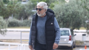 &Alpha;&pi;&omicron;&chi;&omega;&rho;&epsilon;ί &gamma;&iota;&alpha; &tau;&eta; &Zeta;&epsilon;&nu;ί&tau; &omicron; &Mu;ά&nu;&omicron;&sigmaf; &Pi;&alpha;&pi;&alpha;&delta;ό&pi;&omicron;&upsilon;&lambda;&omicron;&sigmaf;