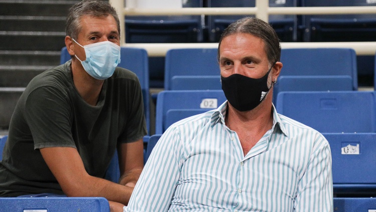 &Alpha;&lambda;&beta;έ&rho;&tau;&eta;&sigmaf; &kappa;&alpha;&iota; &Delta;&iota;&alpha;&mu;&alpha;&nu;&tau;ί&delta;&eta;&sigmaf; &mu;&iota;&lambda;&omicron;ύ&nu; &gamma;&iota;&alpha; &tau;&eta; &nu;έ&alpha; &pi;&rho;&omicron;&sigma;&pi;ά&theta;&epsilon;&iota;&alpha; &tau;&omicron;&upsilon; &Pi;&alpha;&nu;&alpha;&theta;&eta;&nu;&alpha;ϊ&kappa;&omicron;ύ (vid)